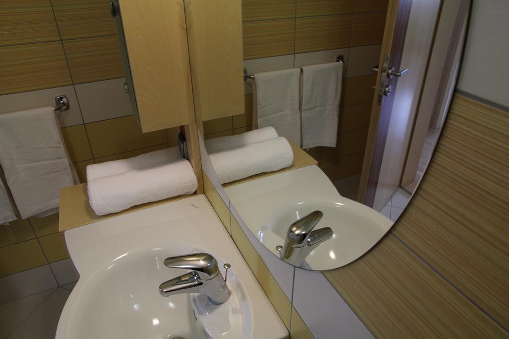 Apartments Veno Laško Eksteriør billede